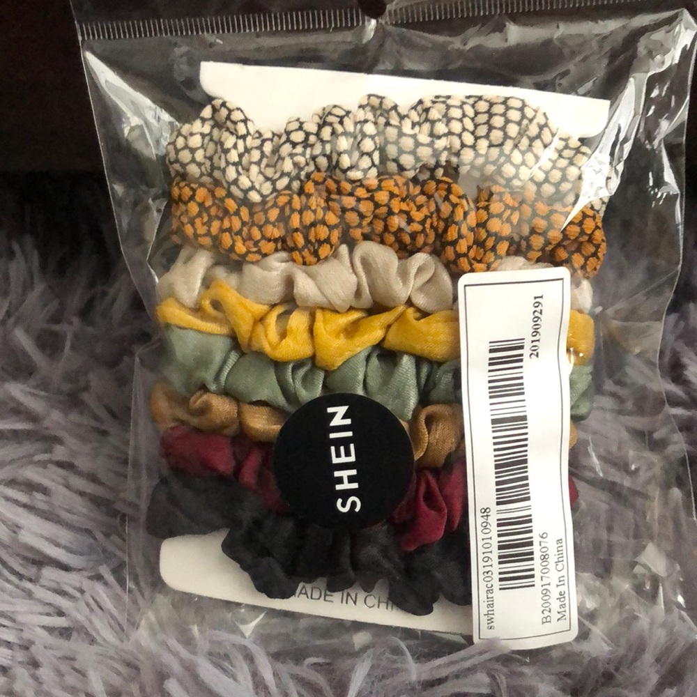 -nwt- Pretty 8piece Scrunchy Hair Holders